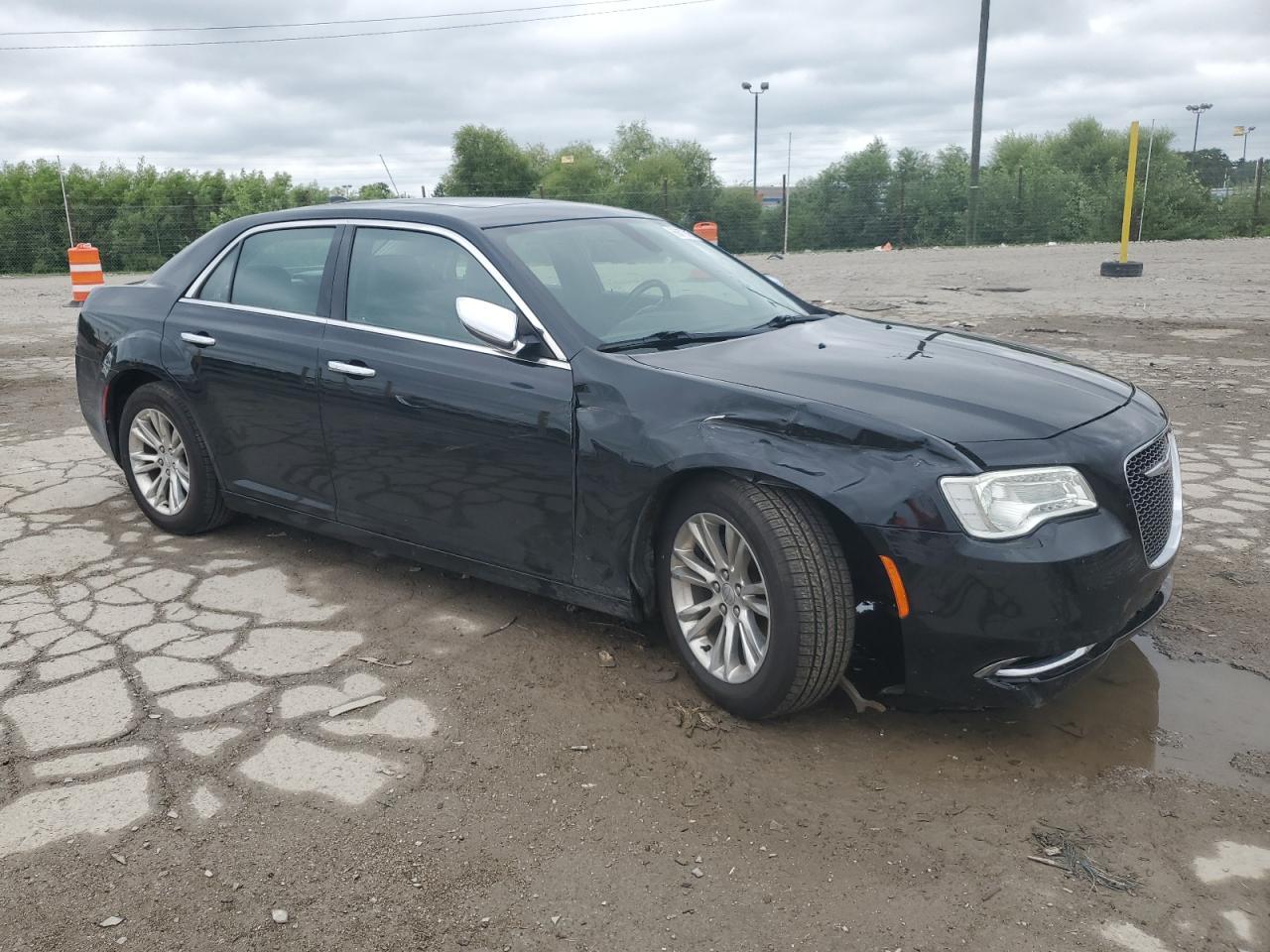 2015 Chrysler 300C - Image 4