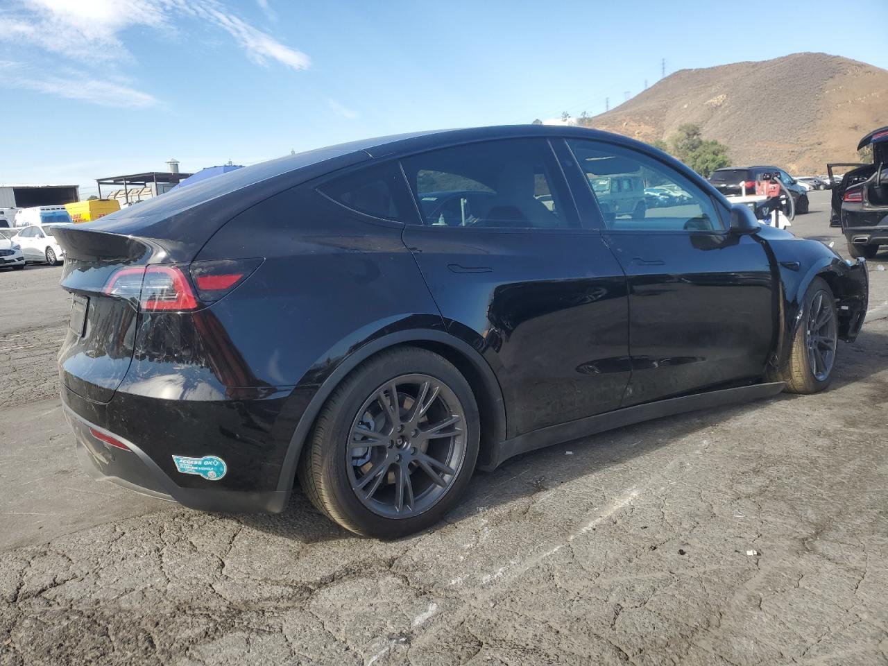 2025 Tesla Model Y - Фото 3