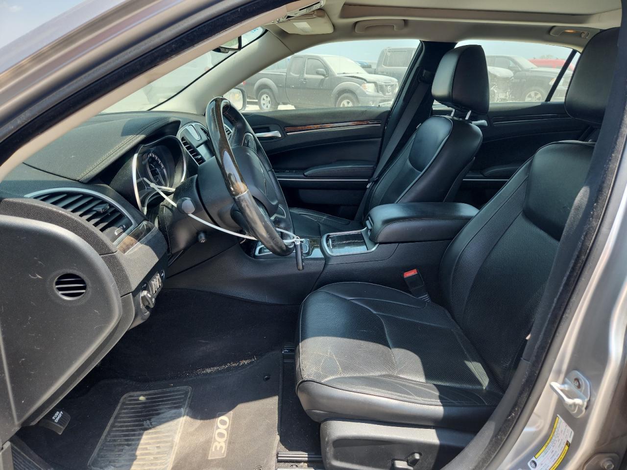 2016 Chrysler 300C - Image 7
