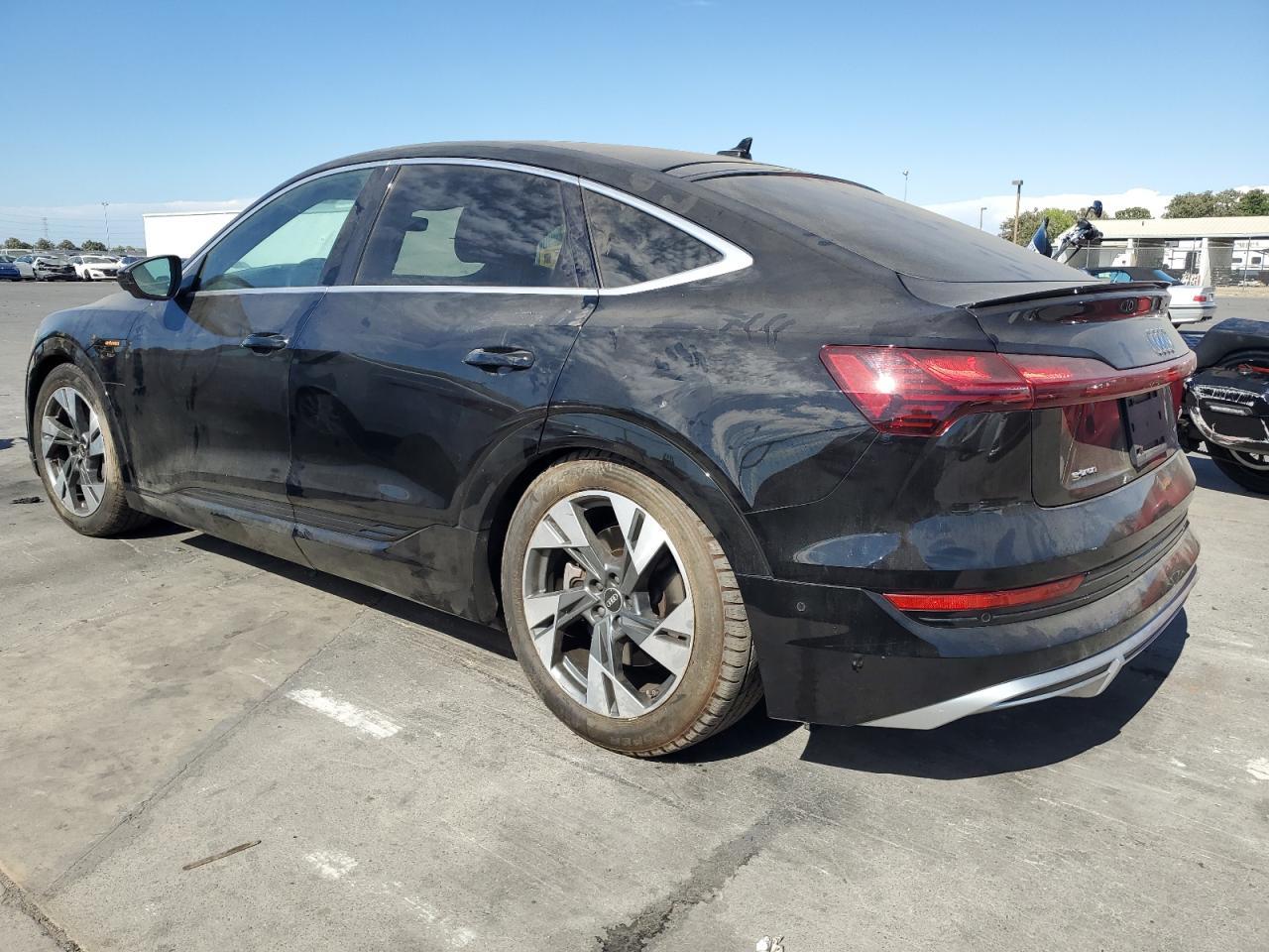 2022 Audi E-Tron Sportback Premium Plus - Фото 2