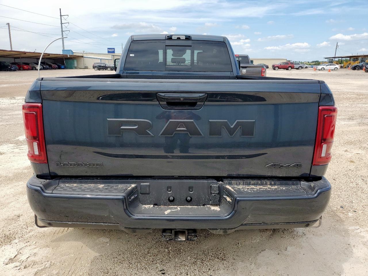 2025 Ram 3500 Laramie - Фото 6
