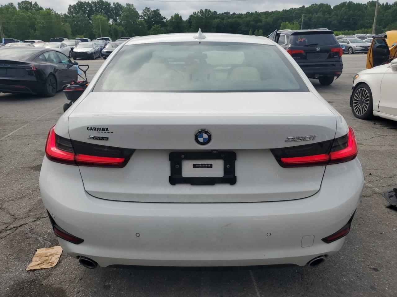 2020 BMW 330Xi - Фото 6