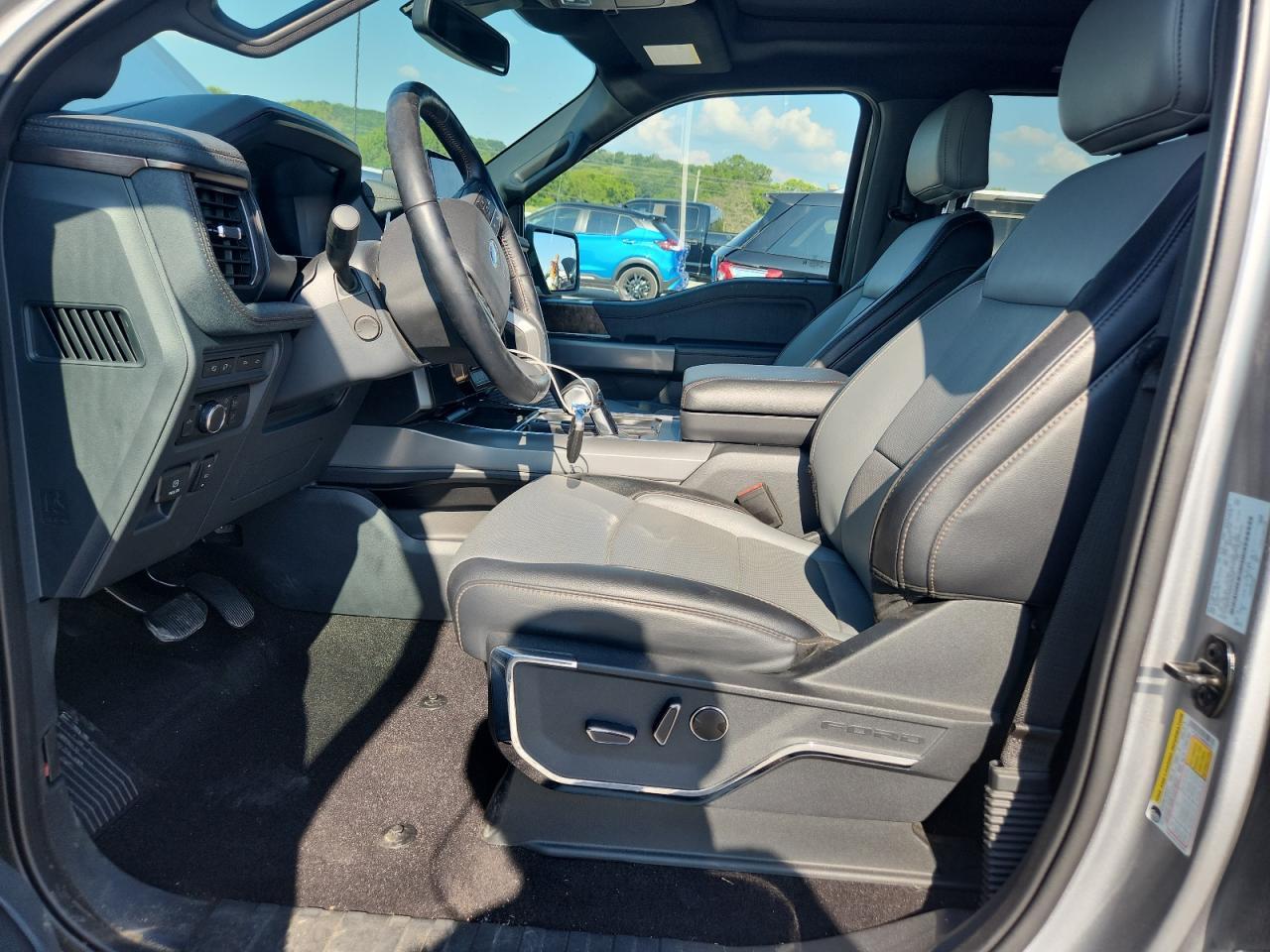 2022 Ford F150 Lightning Pro - Image 7