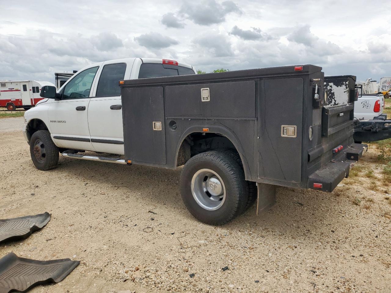 2005 Dodge Ram 3500 St - Фото 2