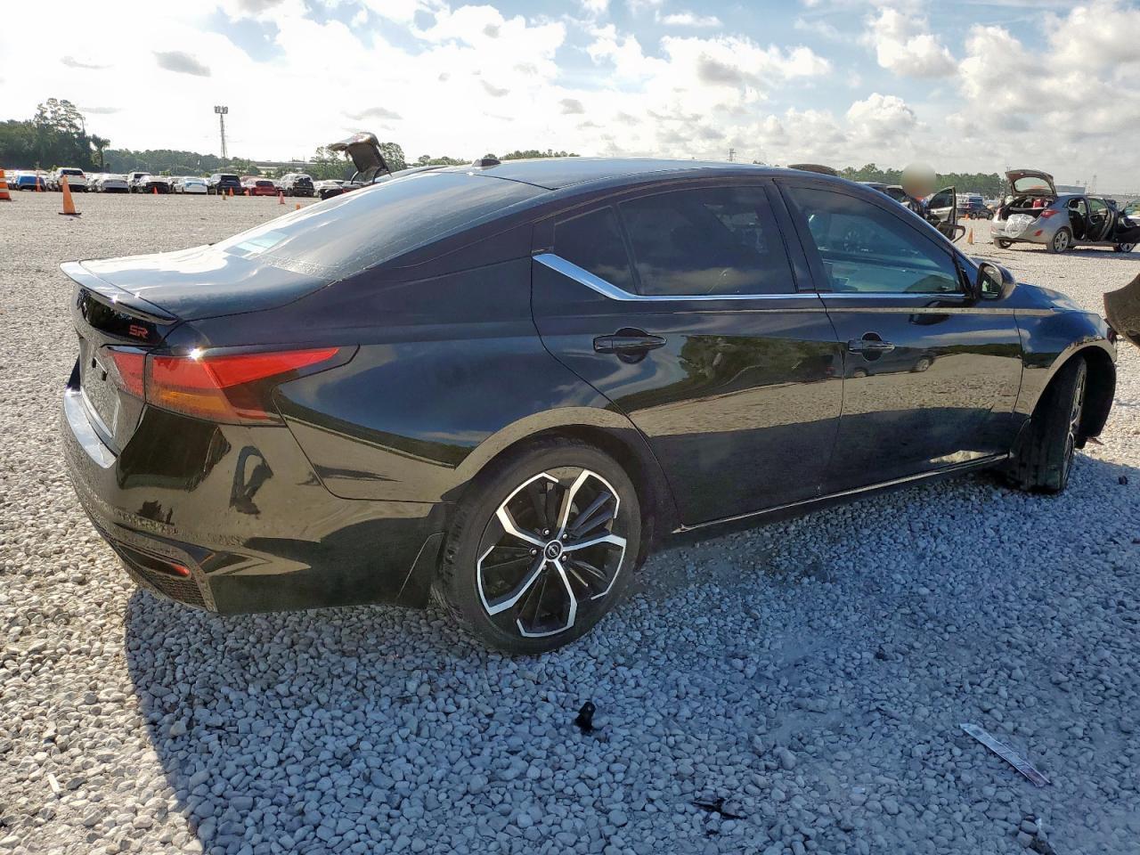 2024 Nissan Altima Sr - Фото 3