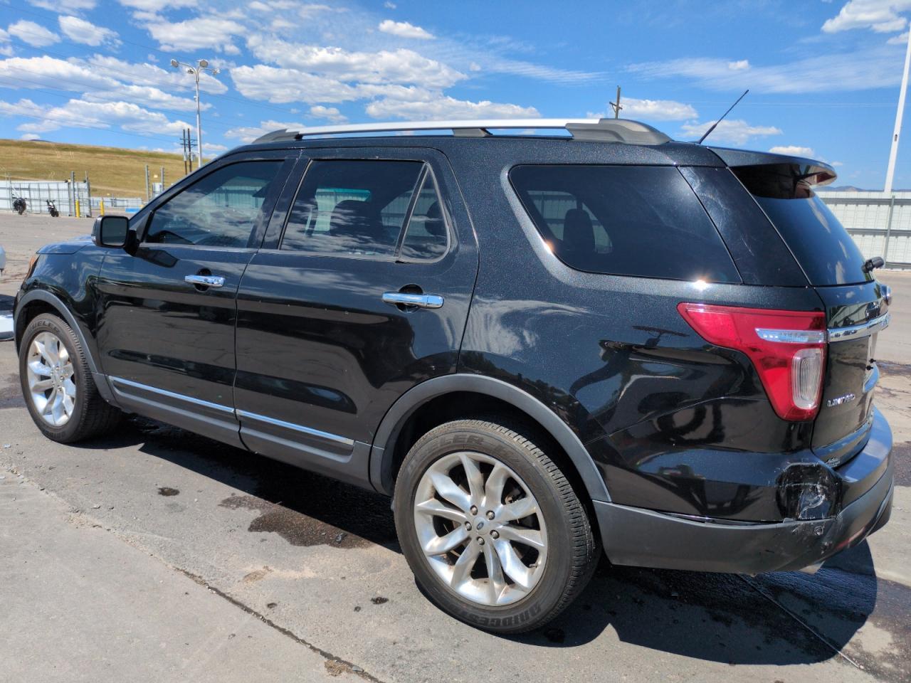 2015 Ford Explorer Limited - Image 2