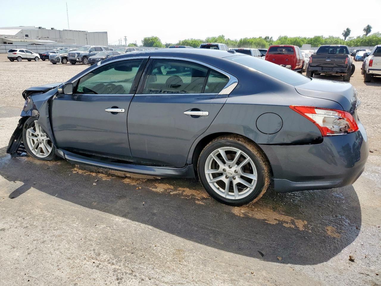 2010 Nissan Maxima S - Image 2