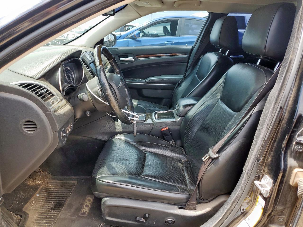 2016 Chrysler 300C - Image 7