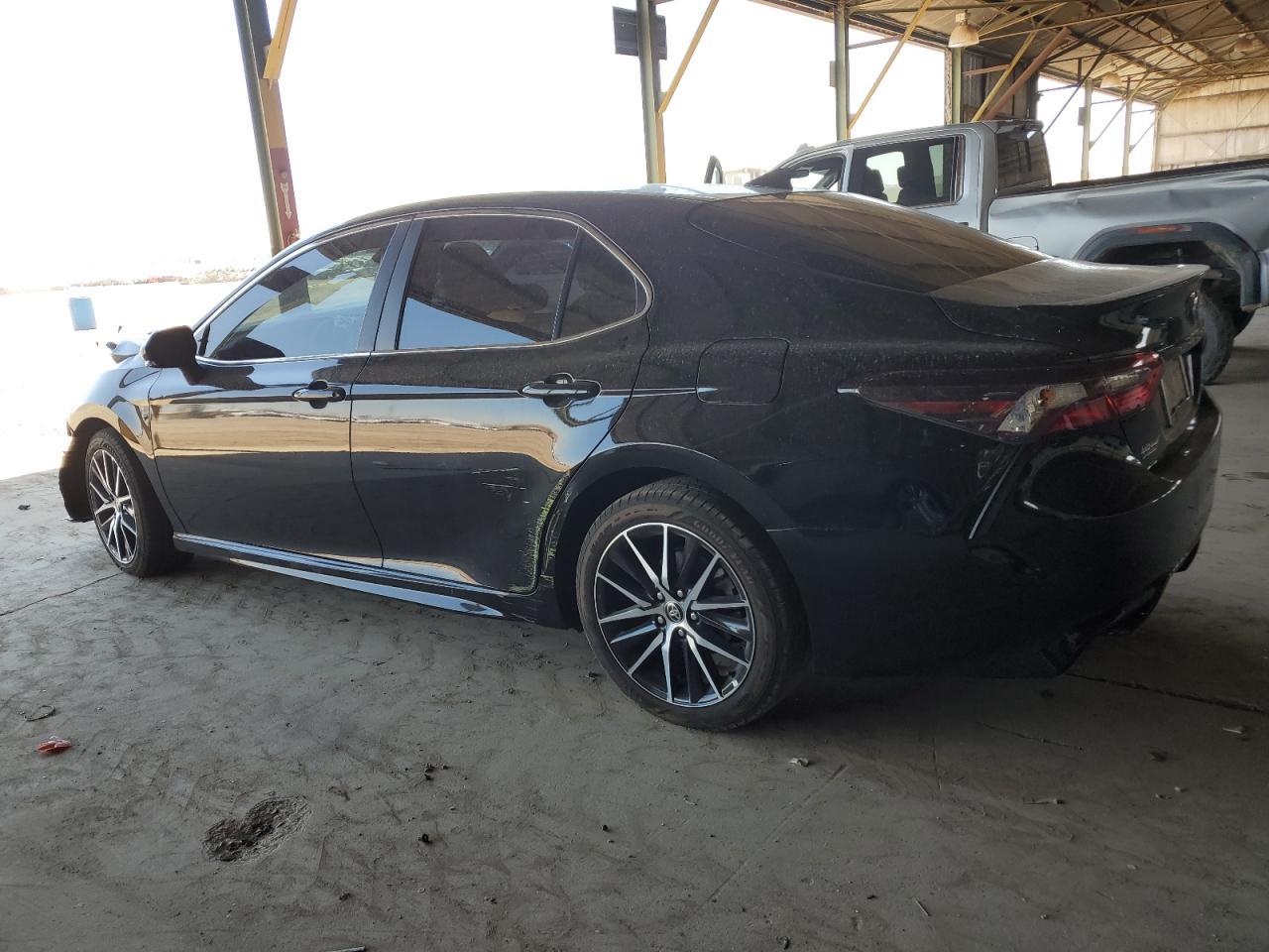 2022 Toyota Camry Se - Image 2