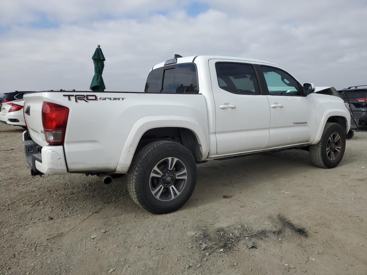 2017 Toyota Tacoma Double Cab - Фото 3