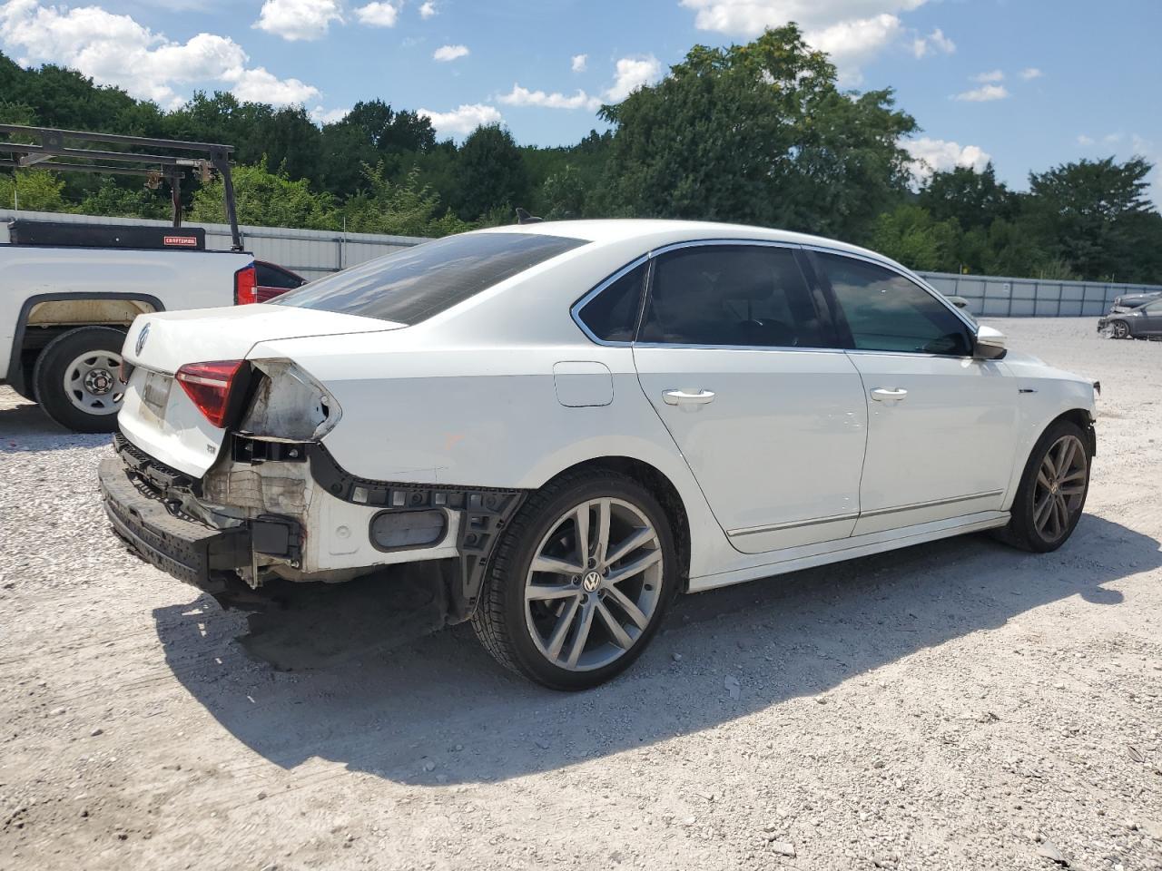 2017 Volkswagen Passat R-Line - Image 3