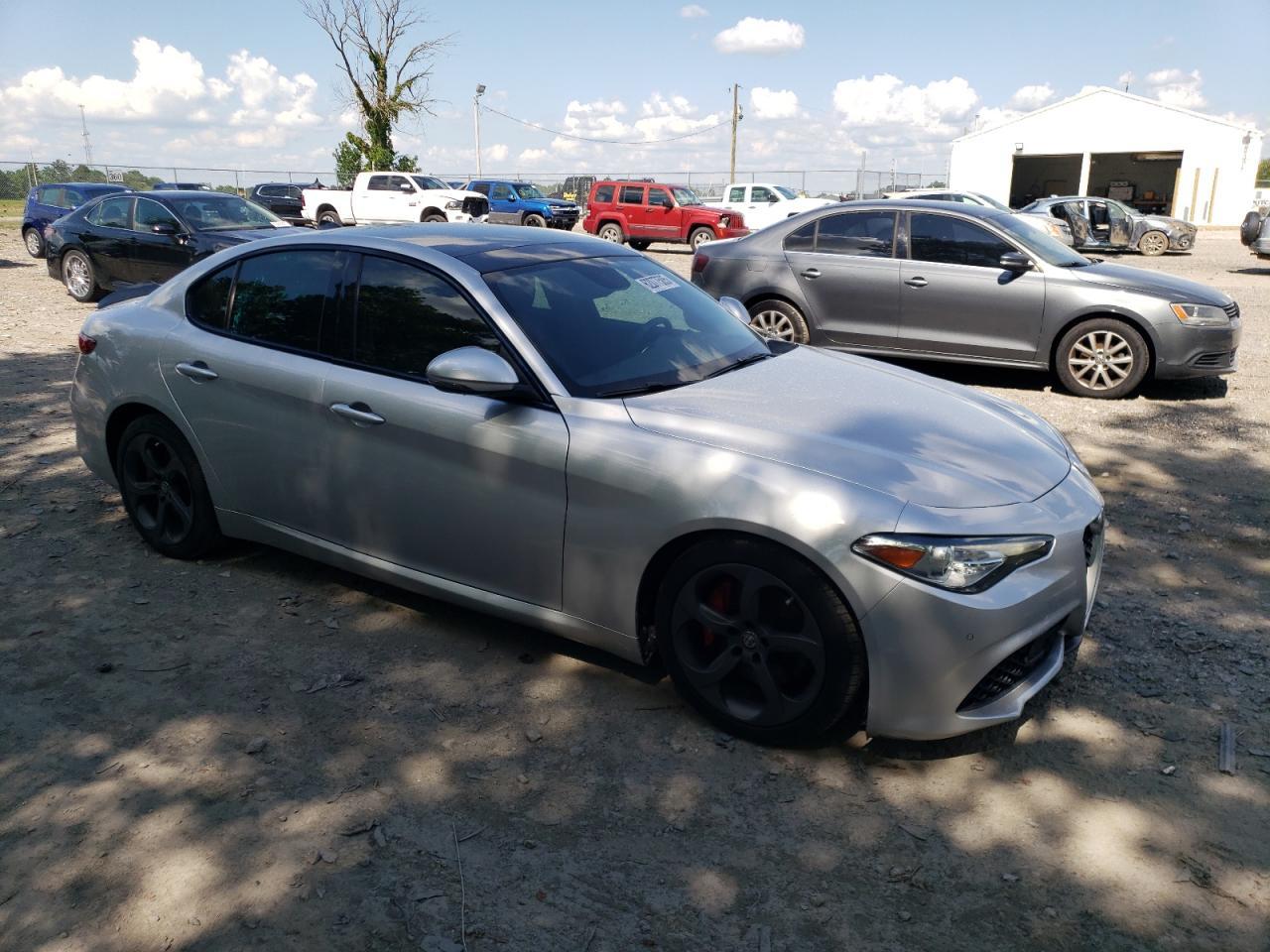 2017 Alfa Romeo Giulia - Фото 4