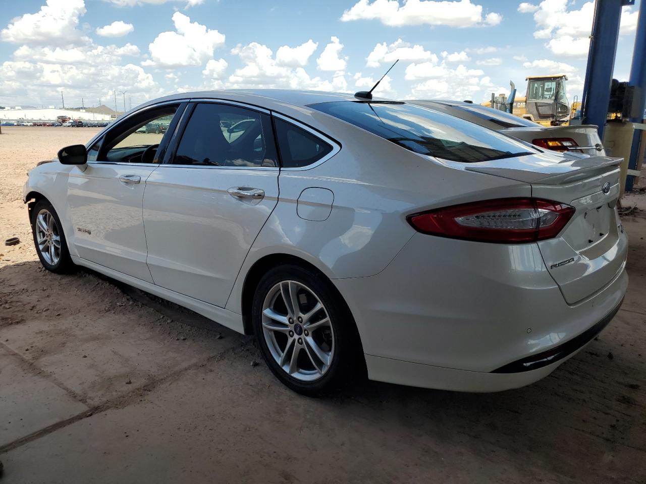 2015 Ford Fusion Titanium Hev - Image 2