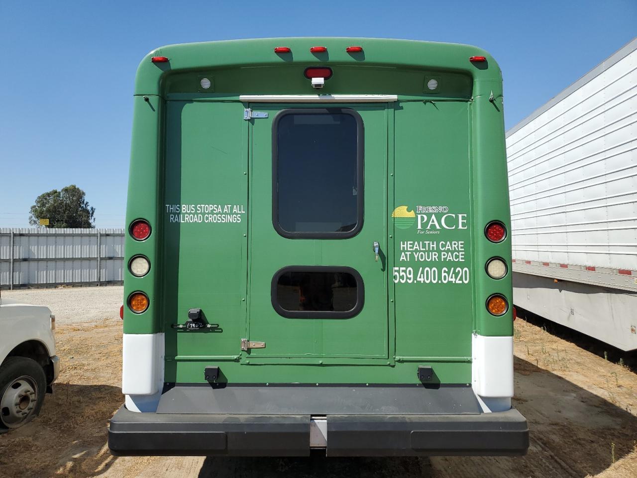 2015 Ford Econoline E450 Super Duty Cutaway Van - Image 6