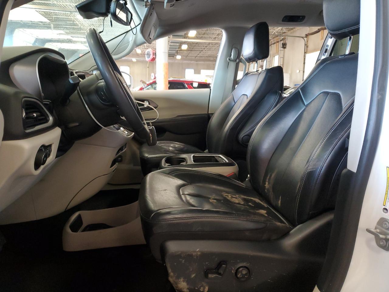 2022 Chrysler Pacifica Touring L - Image 7
