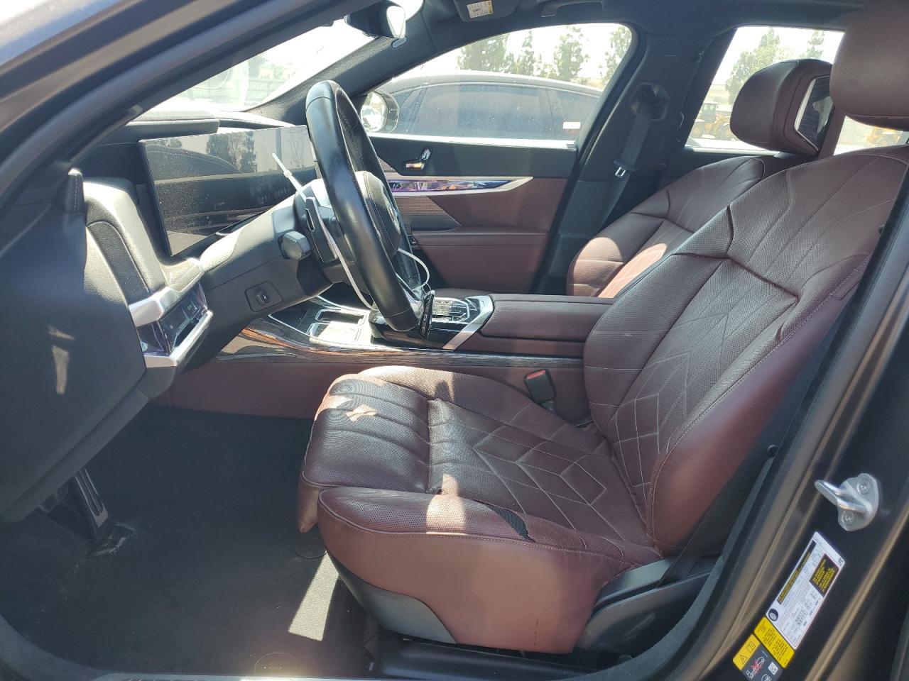 2024 BMW 750 Xe - Image 7