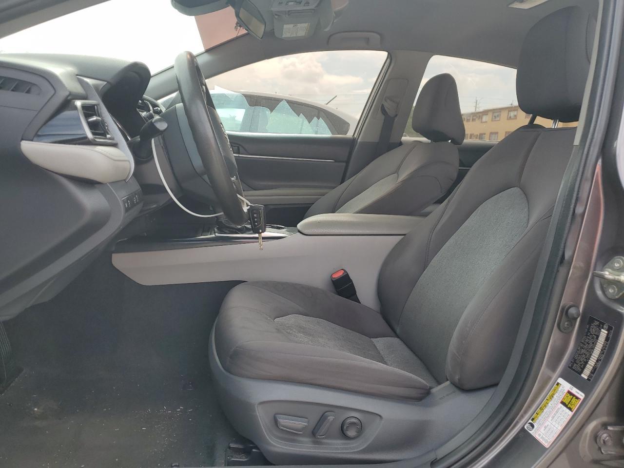 2020 Toyota Camry Le - Фото 7