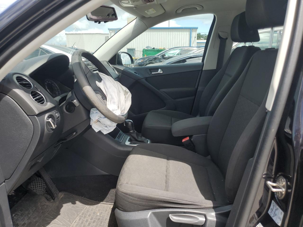 2018 Volkswagen Tiguan Limited - Image 7