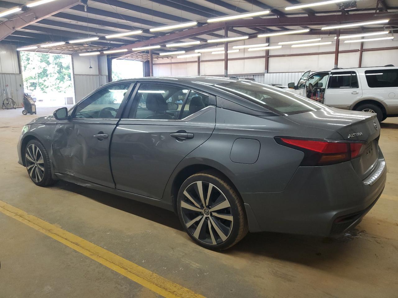 2019 Nissan Altima Sr - Image 2