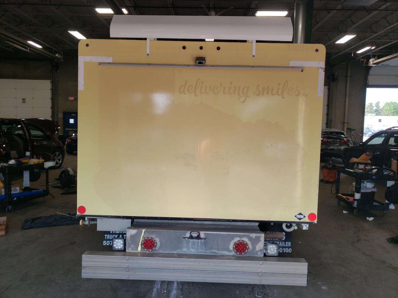 2018 Ford Econoline E450 Super Duty Cutaway Van - Фото 6