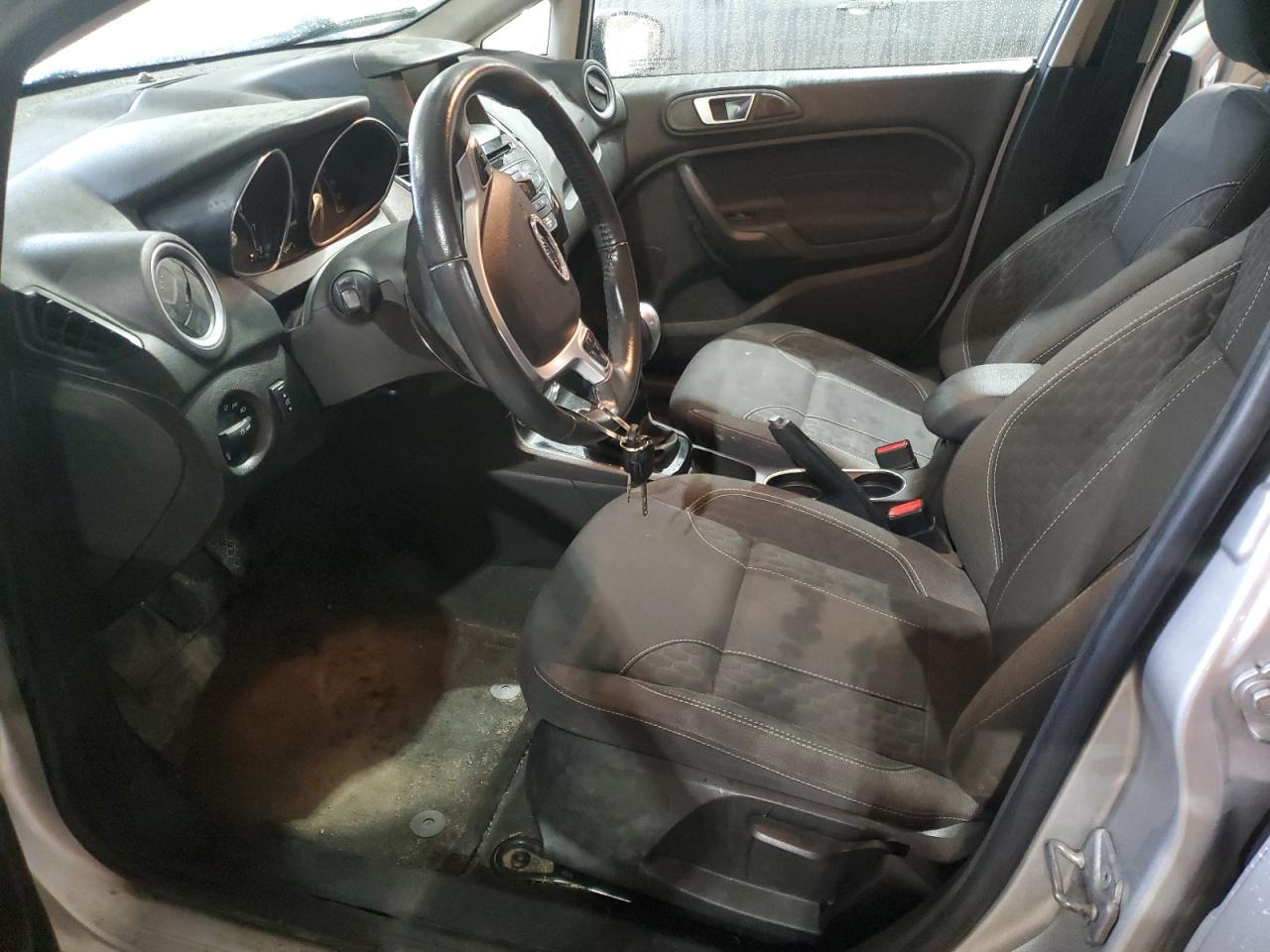 2014 Ford Fiesta Se - Фото 7