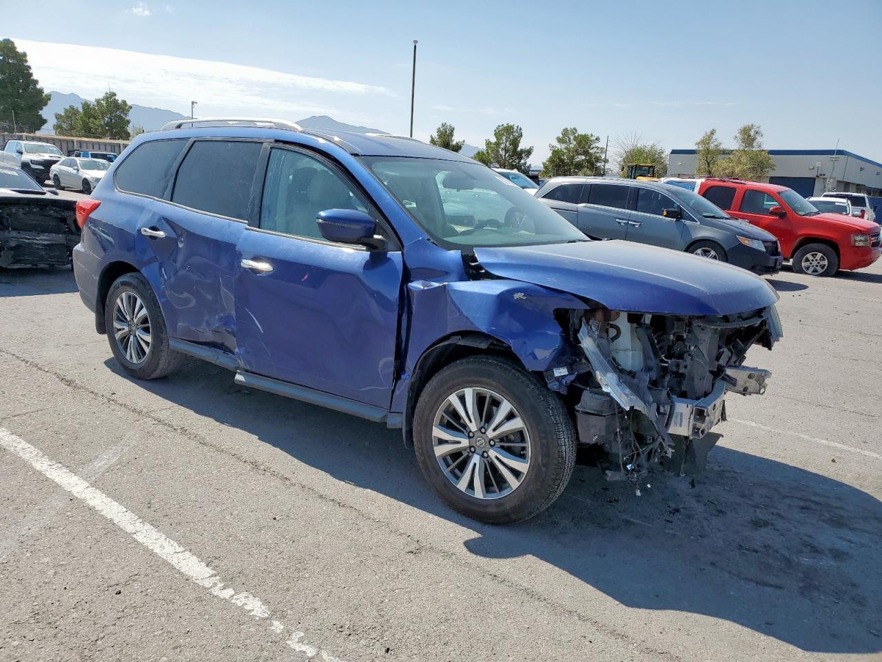 2017 Nissan Pathfinder S - Фото 4