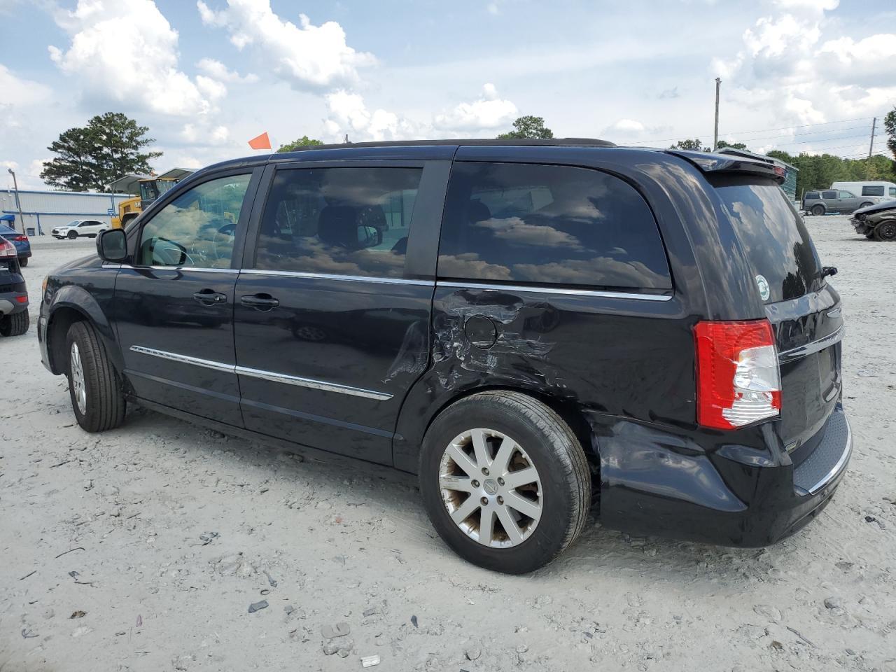 2015 Chrysler Town & Country Touring - Фото 2