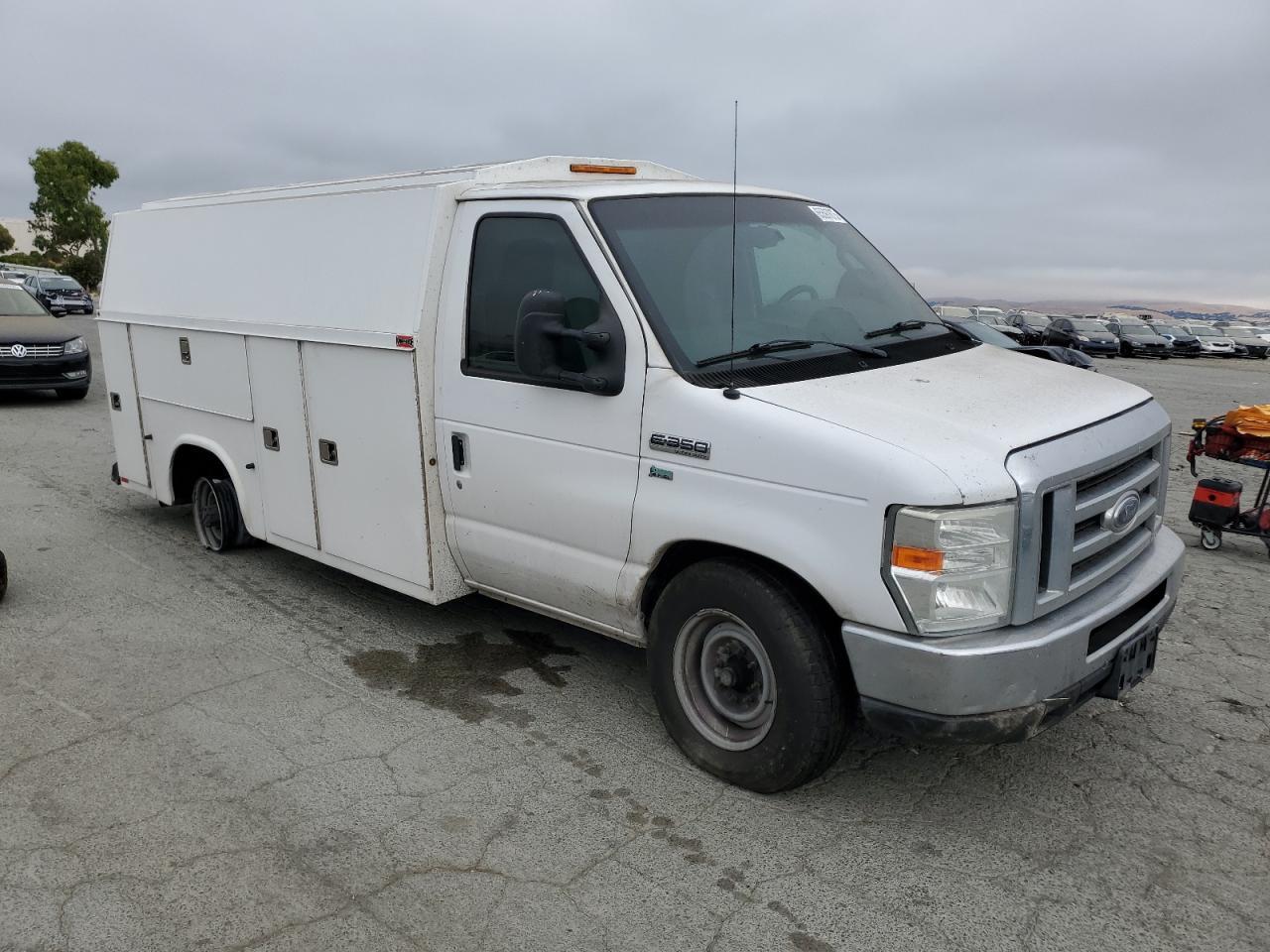 2013 Ford Econoline E350 Super Duty Cutaway Van - Фото 4