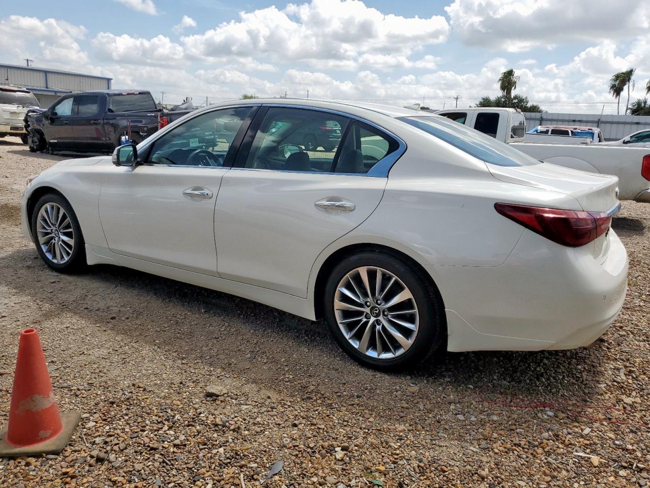 2022 Infiniti Q50 Luxe - Image 2