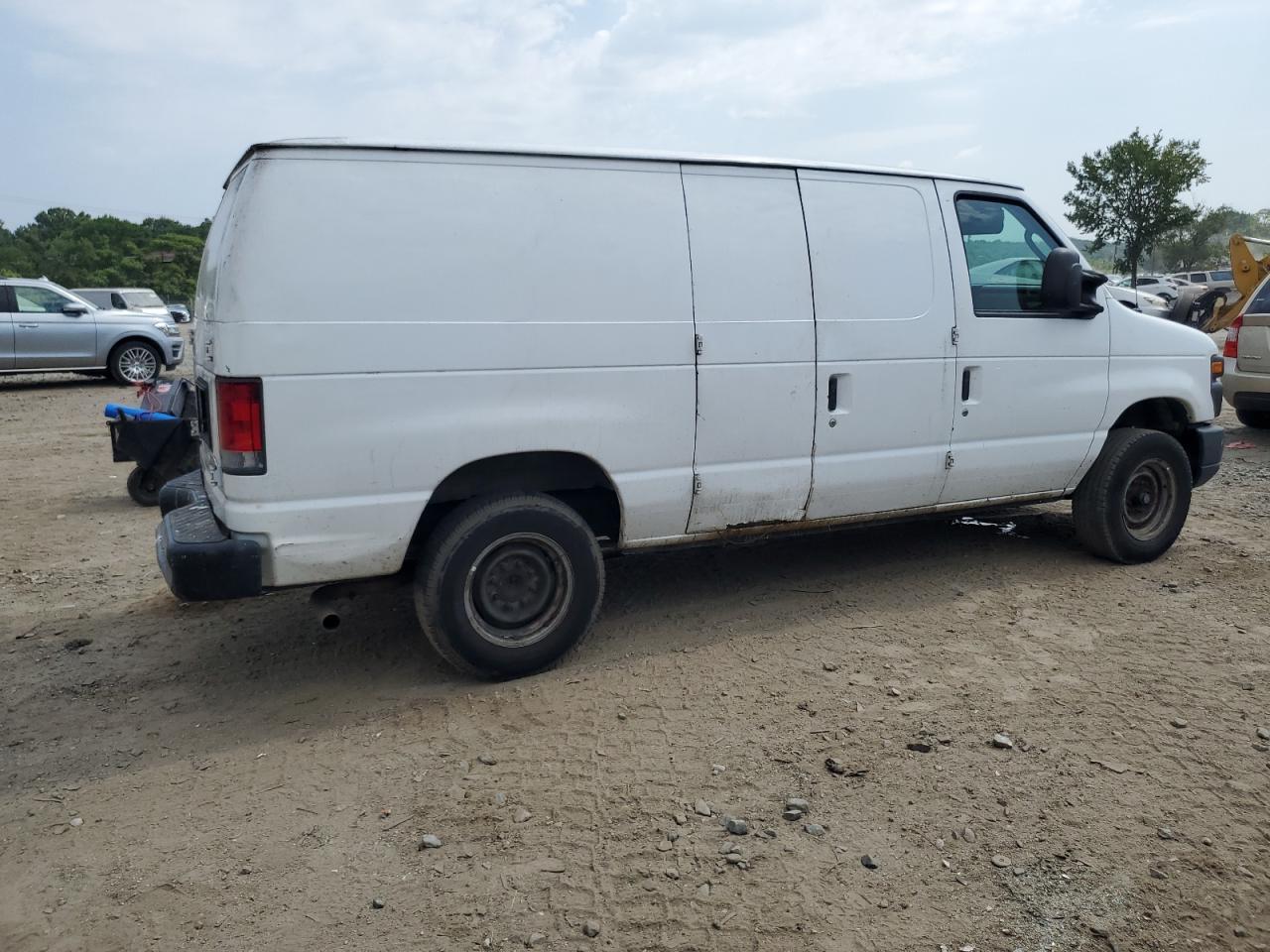 2014 Ford Econoline E250 Van - Фото 3