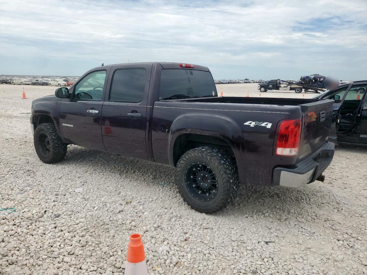 2008 GMC Sierra K1500 - Image 2