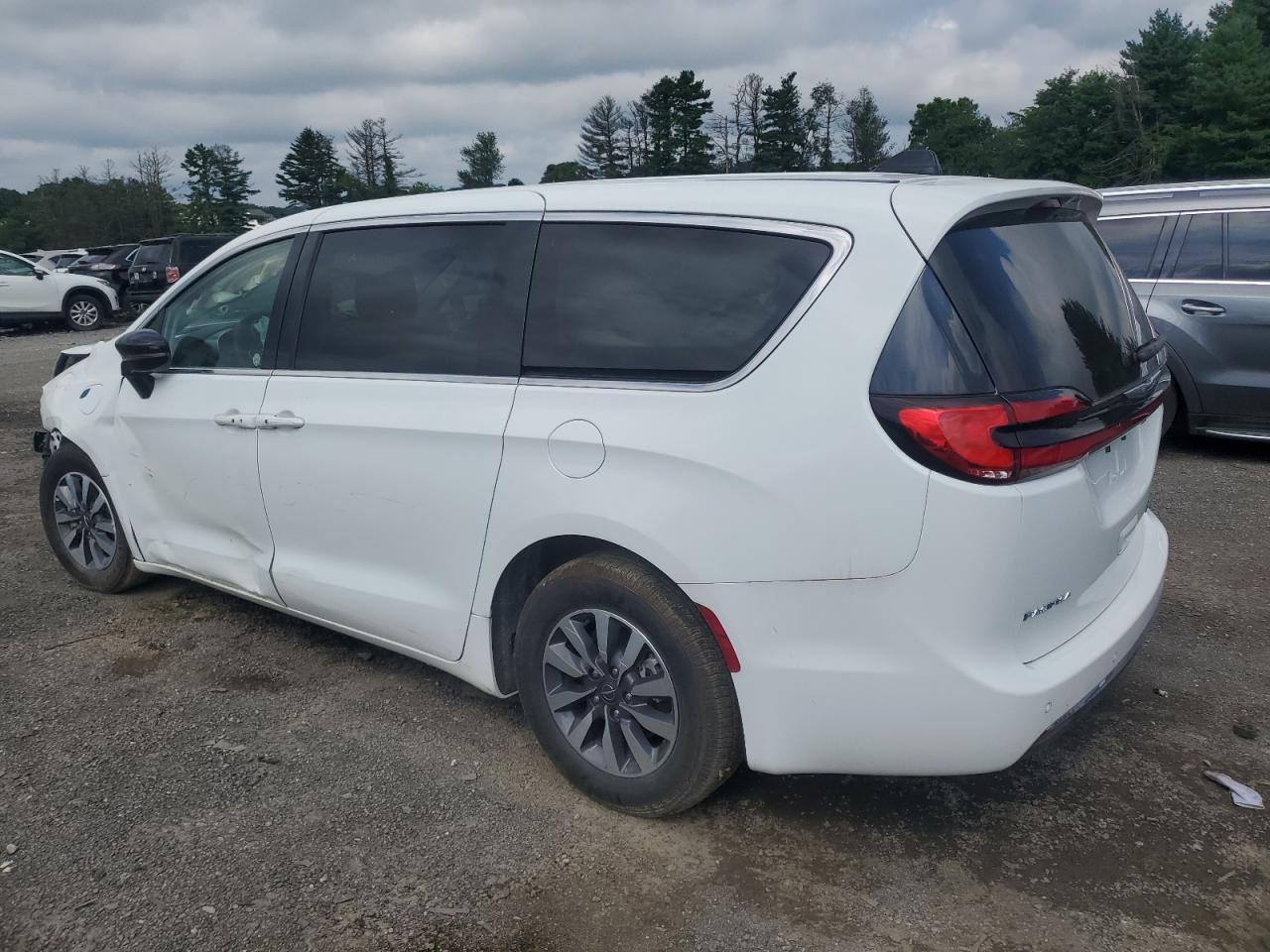 2024 Chrysler Pacifica Hybrid Select - Image 2