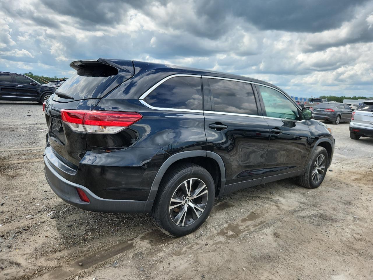 2019 Toyota Highlander Le - Фото 3