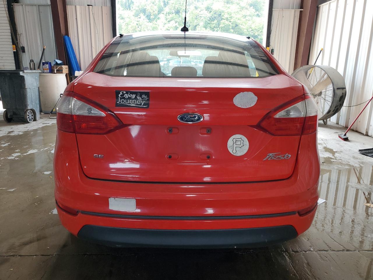 2015 Ford Fiesta Se - Фото 6