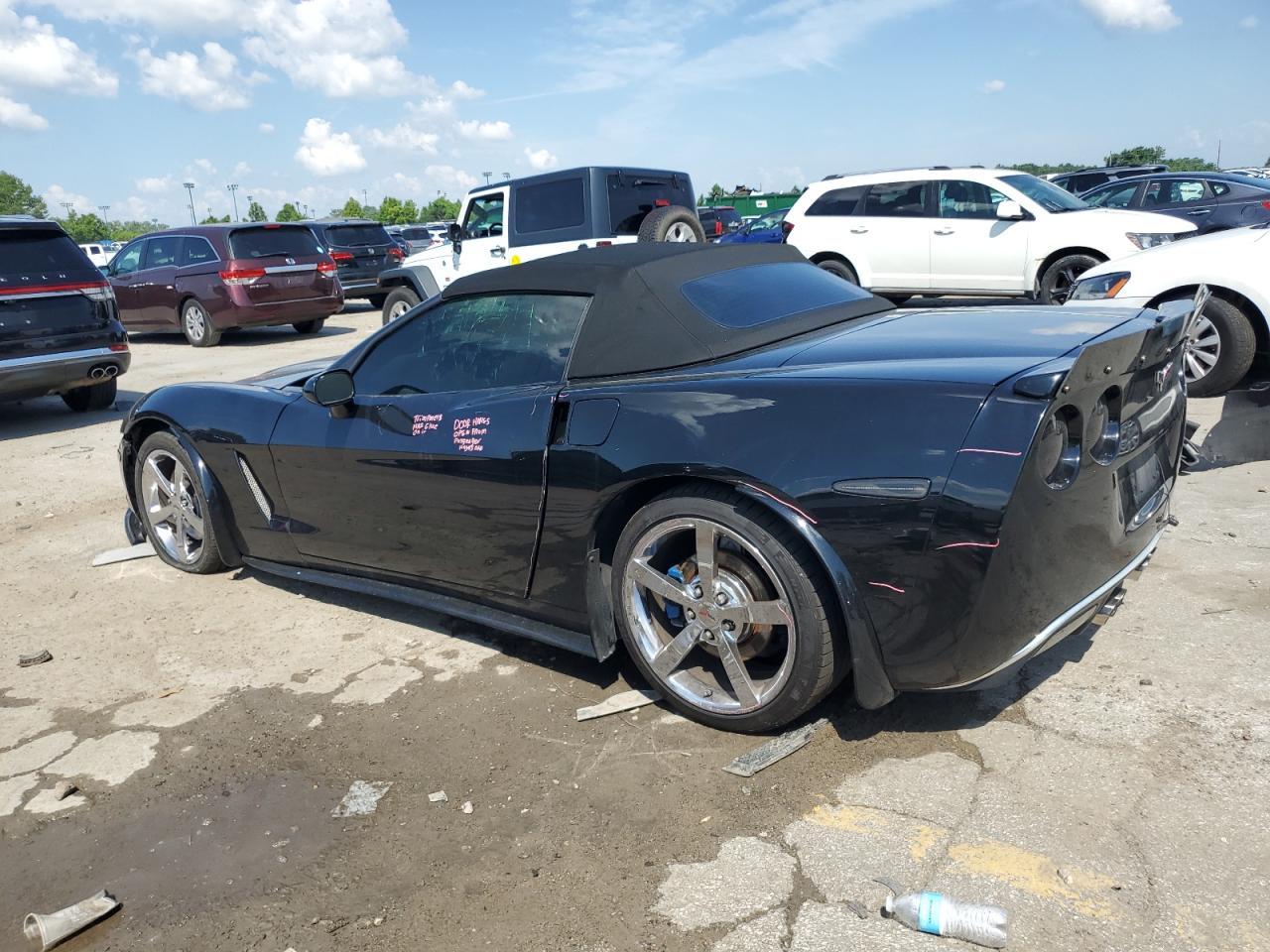 2010 Chevrolet Corvette - Фото 2