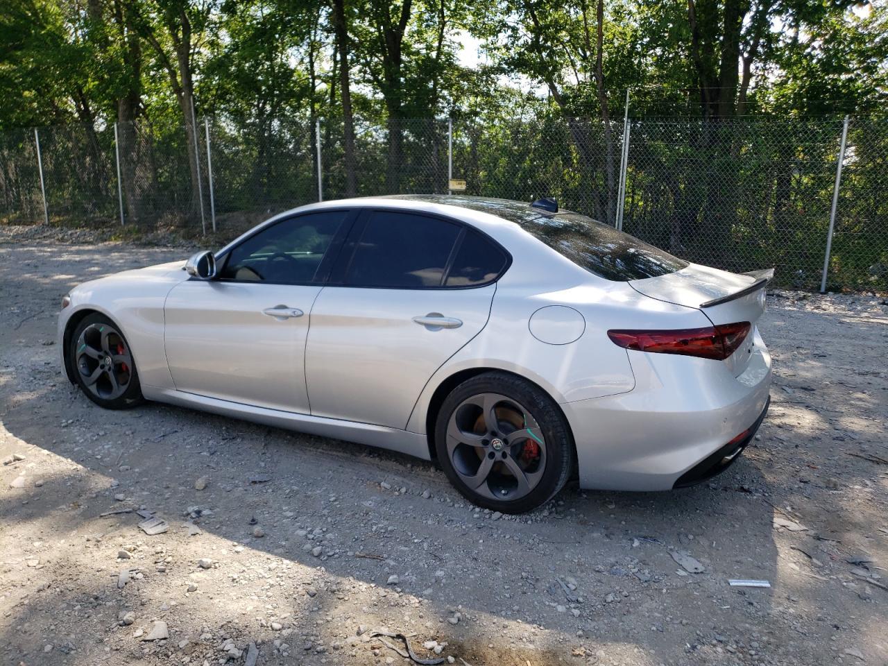 2017 Alfa Romeo Giulia - Фото 2