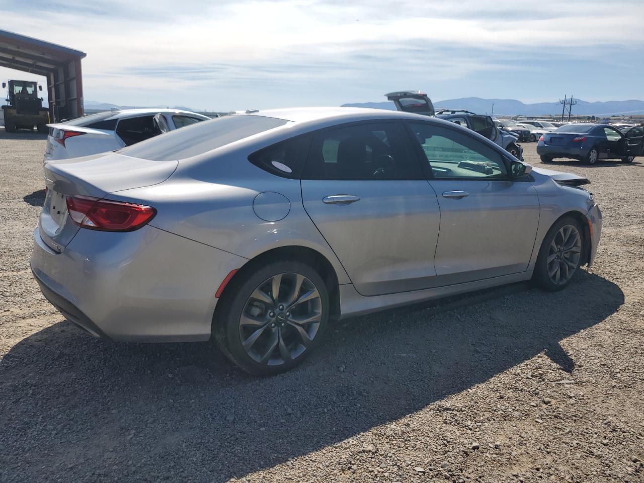 2015 Chrysler 200 S - Фото 3
