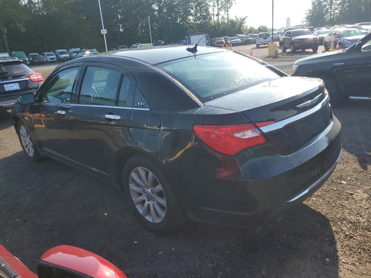 2014 Chrysler 200 Limited - Фото 2