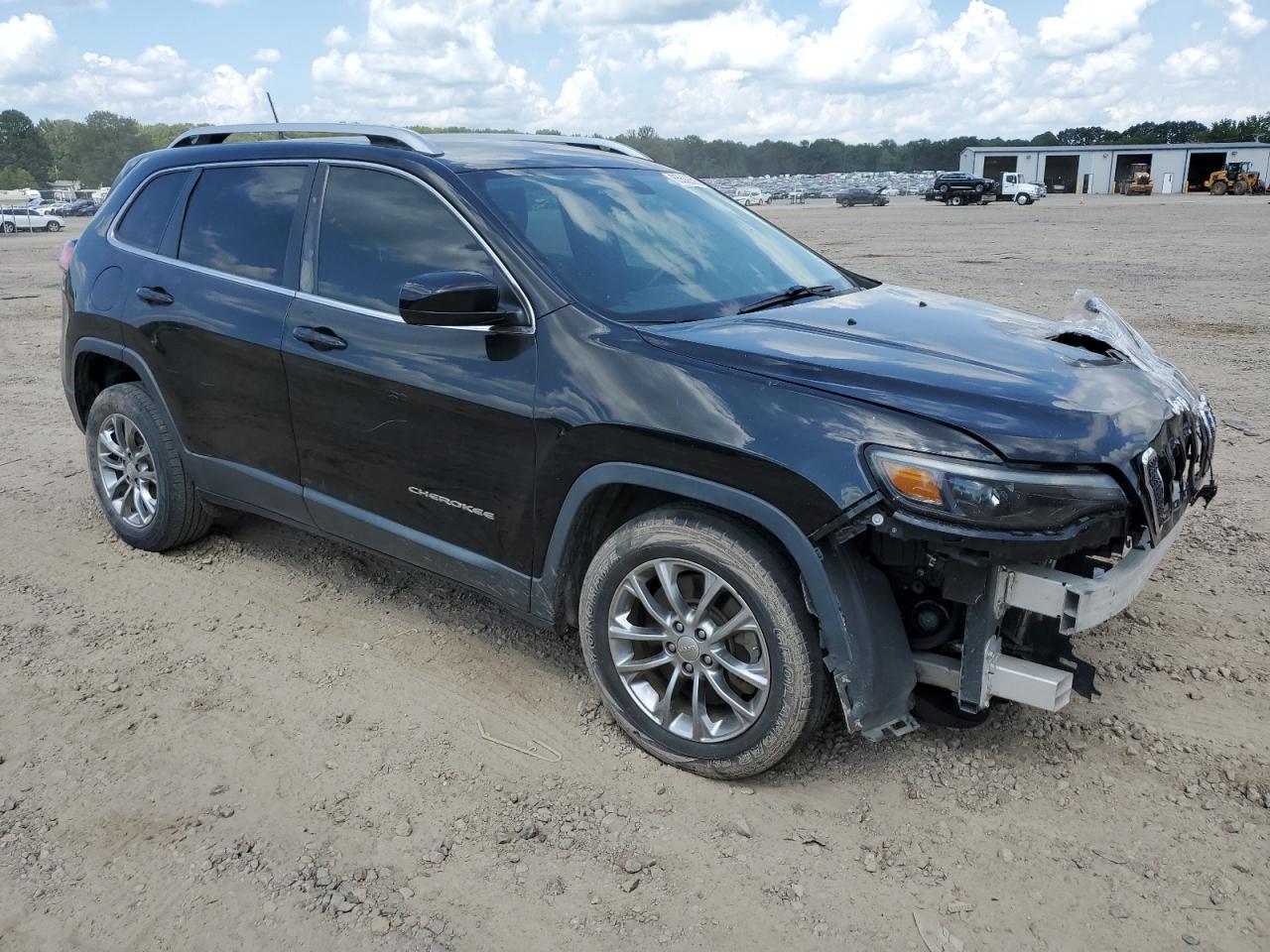 2019 Jeep Cherokee Latitude Plus - Image 4