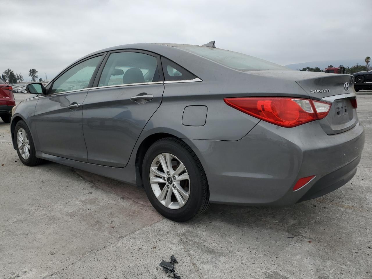 2014 Hyundai Sonata Gls - Image 2