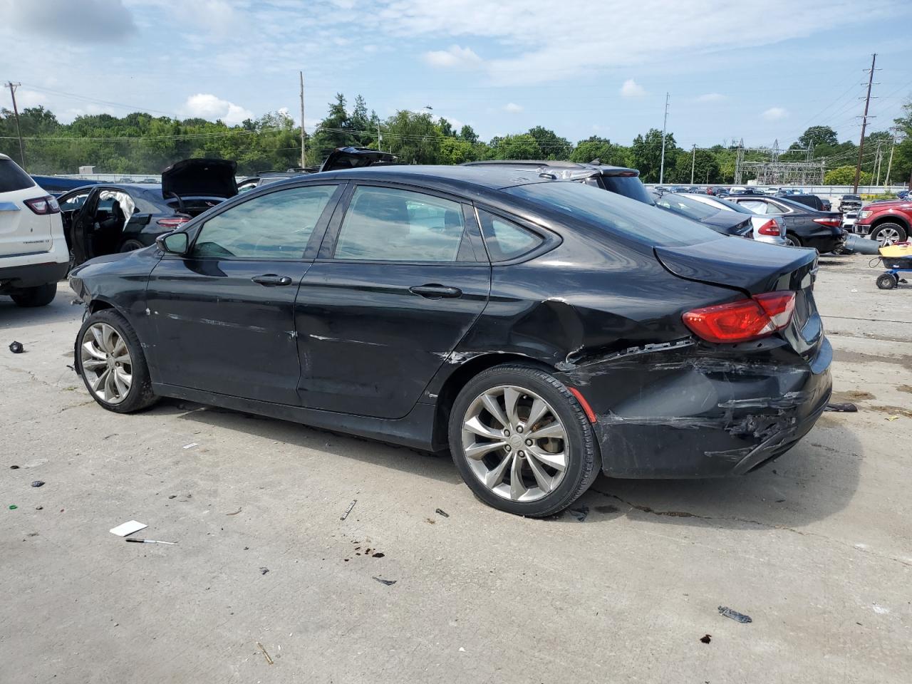 2015 Chrysler 200 S - Фото 2