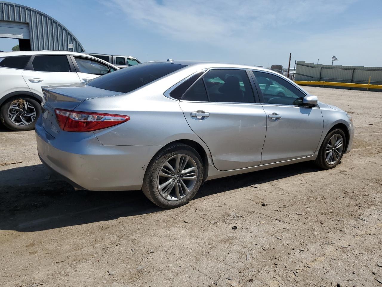 2017 Toyota Camry Le - Фото 3