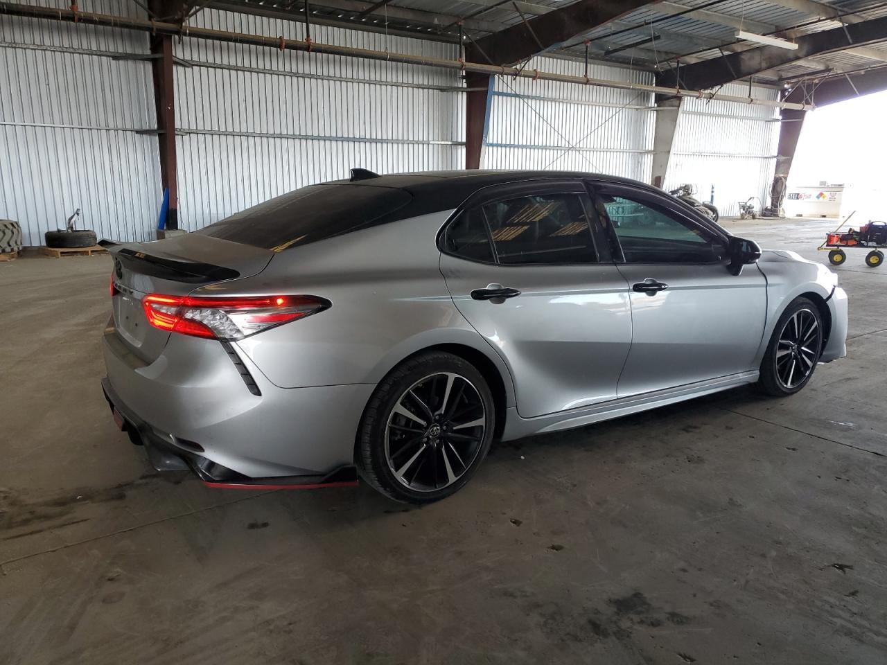 2018 Toyota Camry Xse - Фото 3