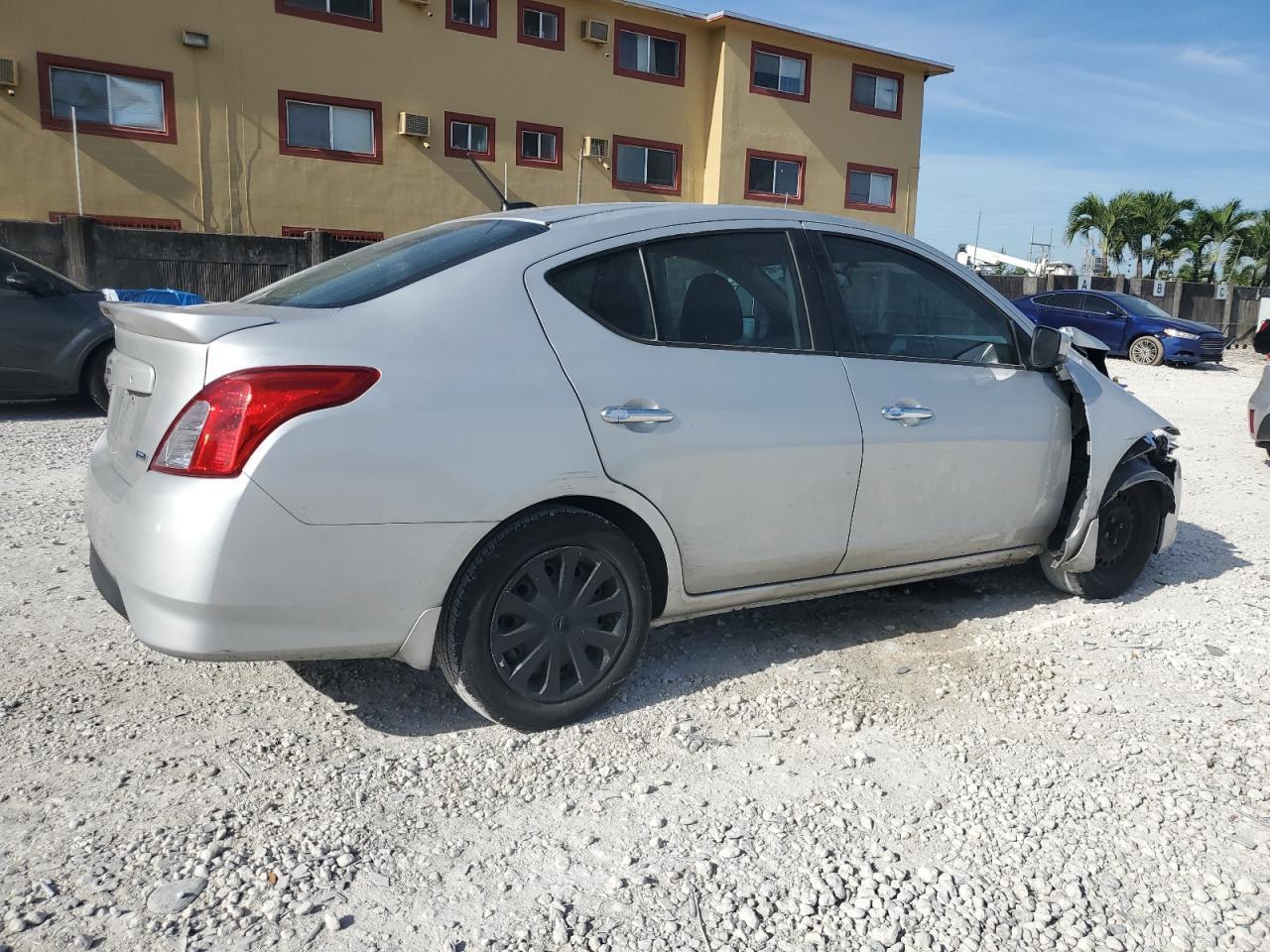 2015 Nissan 240Sx Base - Фото 3