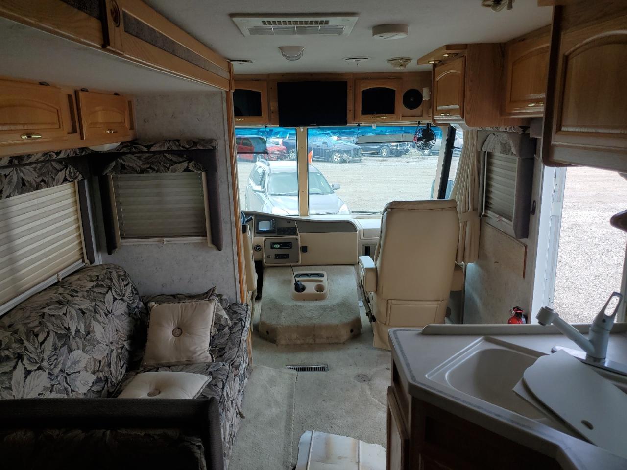 2001 Ford F550 Super Duty Stripped Chassis - Фото 5