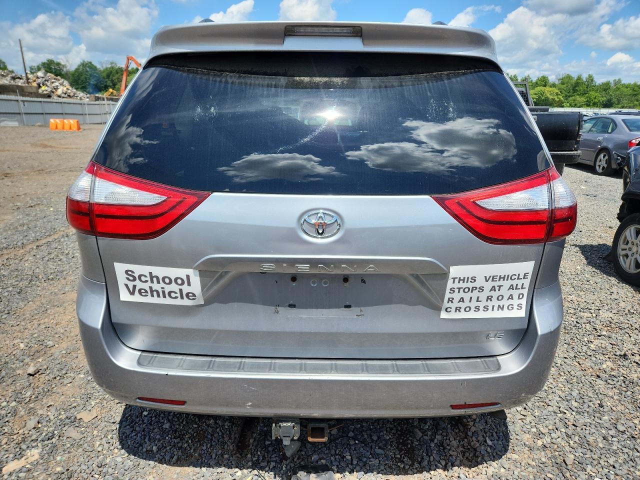 2016 Toyota Sienna Le - Image 6