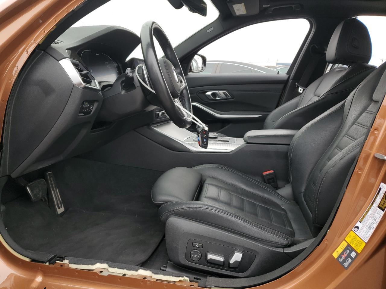 2022 BMW 330Xe - Фото 7