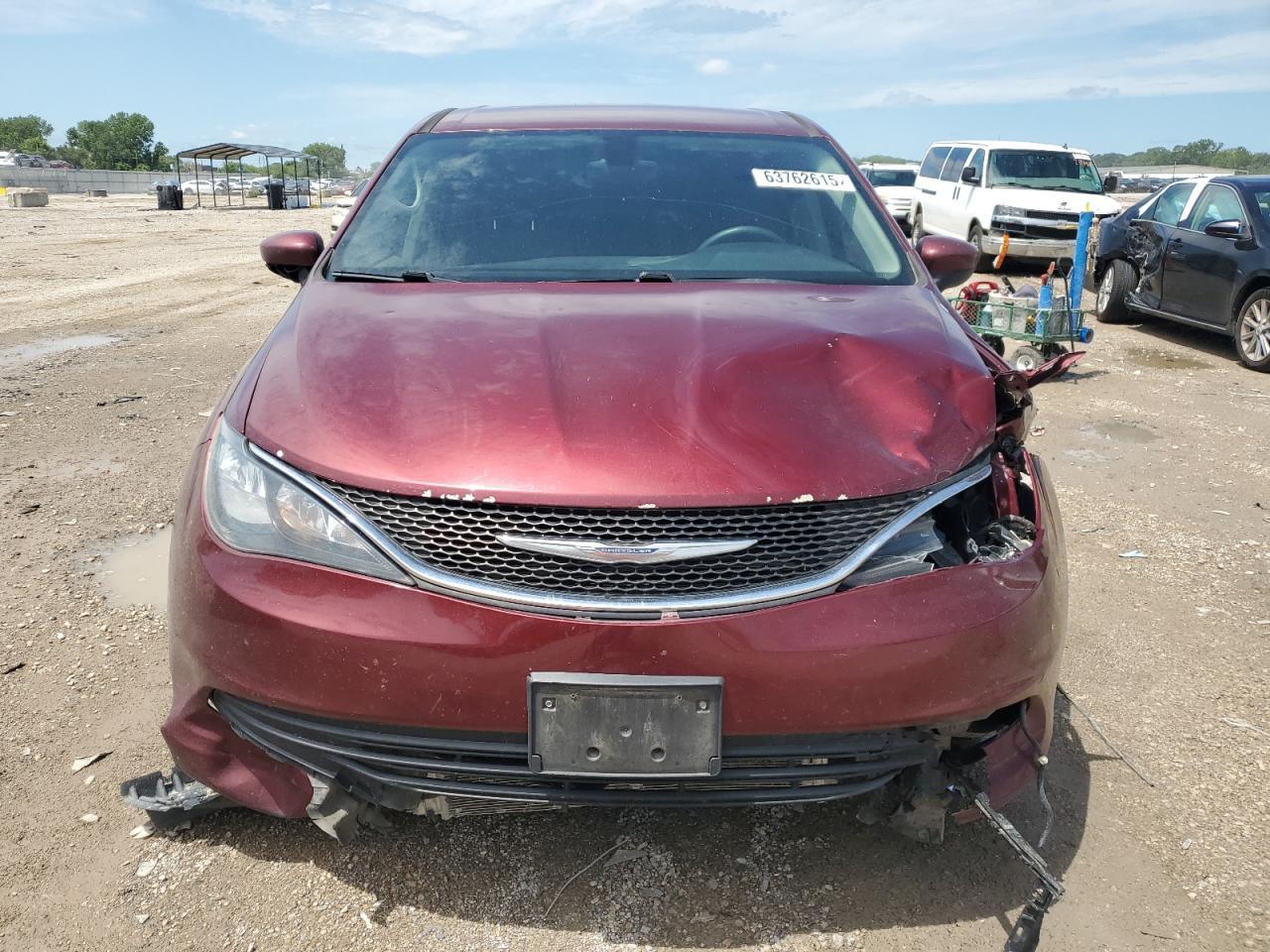 2017 Chrysler Pacifica Touring - Image 5