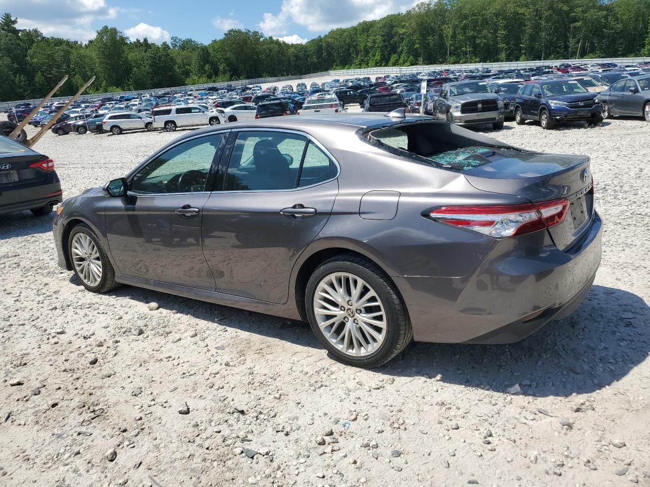 2020 Toyota Camry Xle - Фото 2