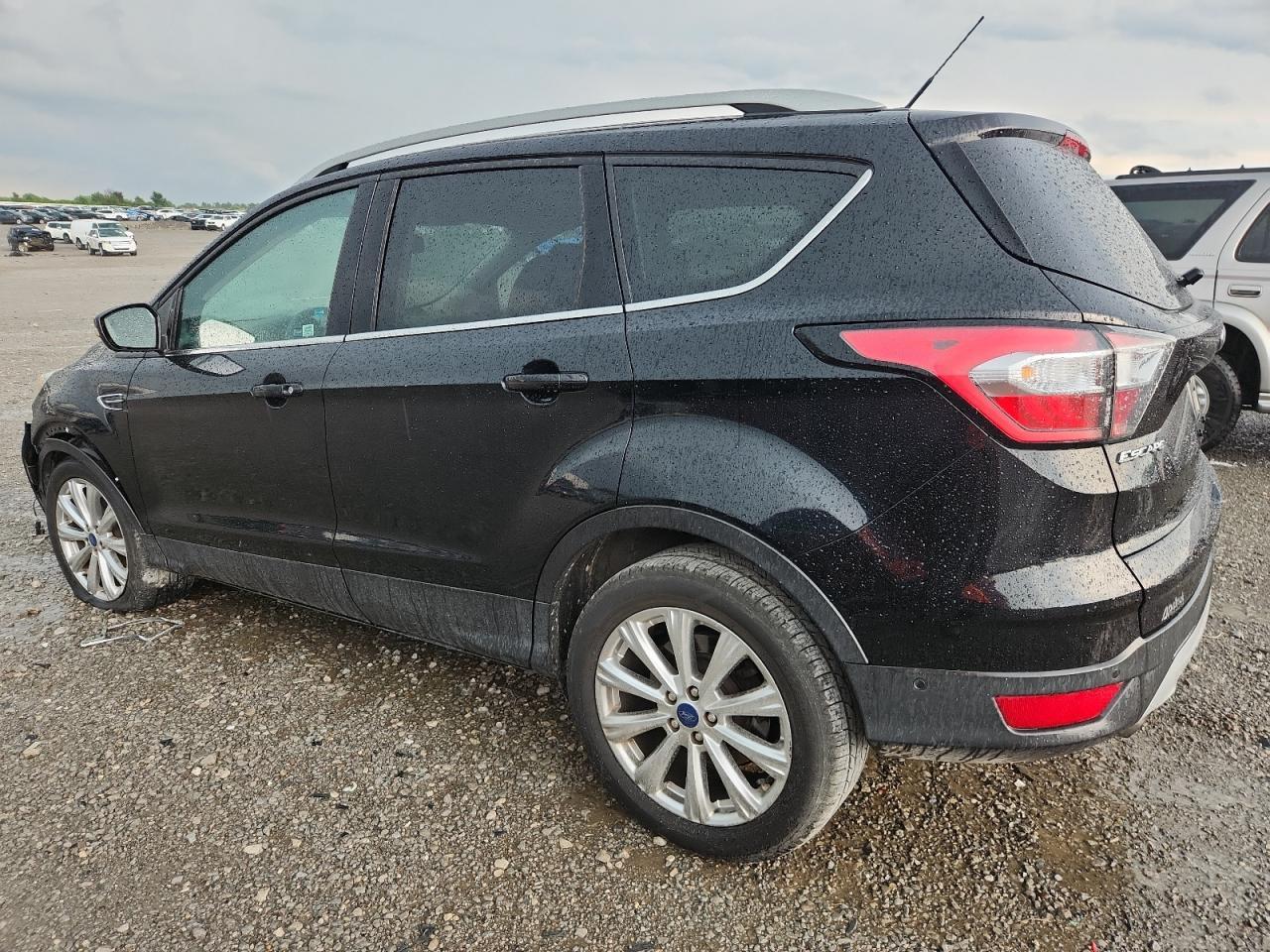 2017 Ford Escape Titanium - Фото 2